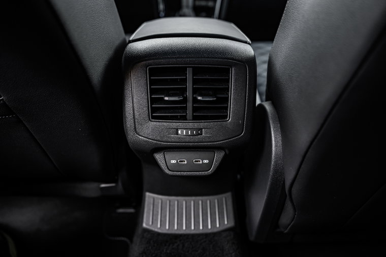 Vehicle Image 25