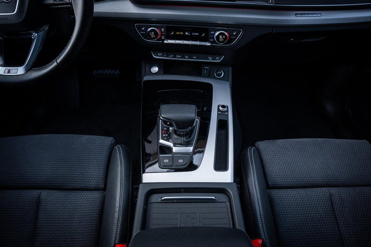 Vehicle Image 25