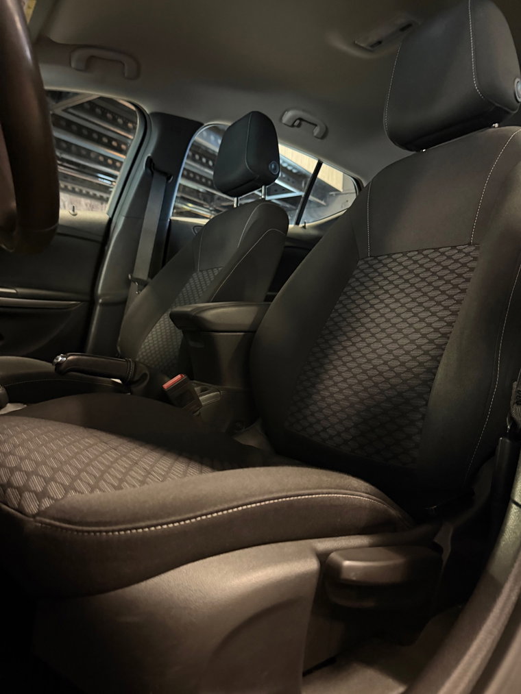 Vehicle Image 21