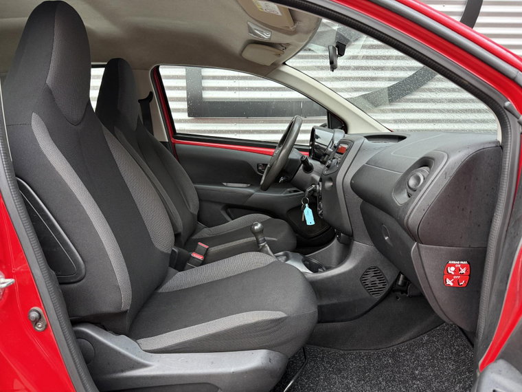 Vehicle Image 6