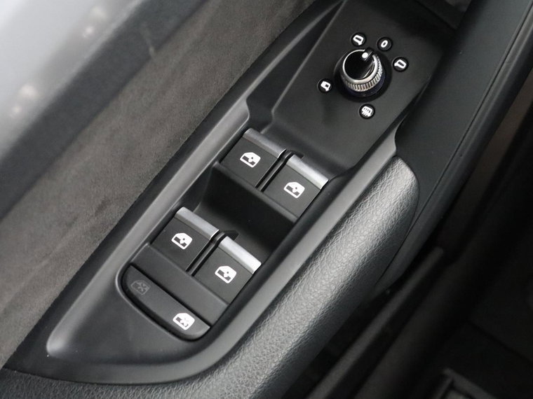 Vehicle Image 38