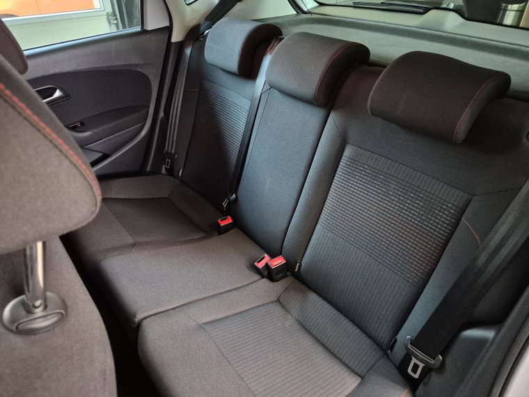 Vehicle Image 25