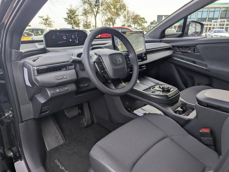 Vehicle Image 19