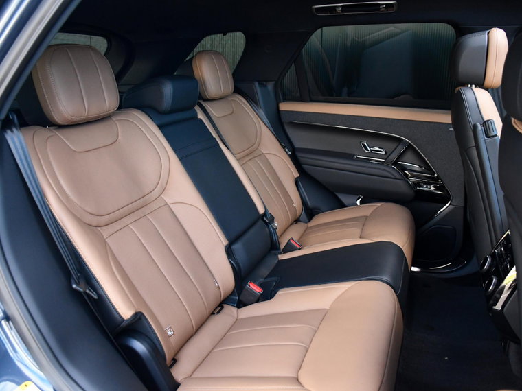 Vehicle Image 9