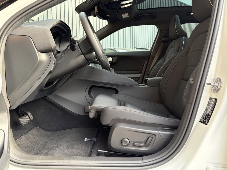 Vehicle Image 48