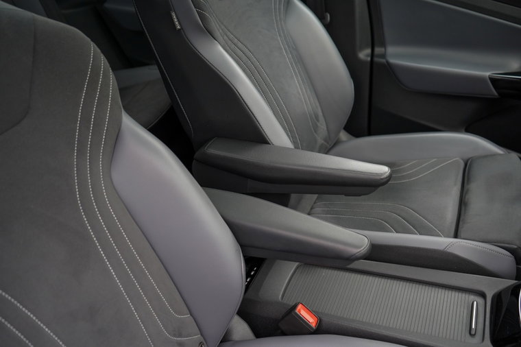 Vehicle Image 48