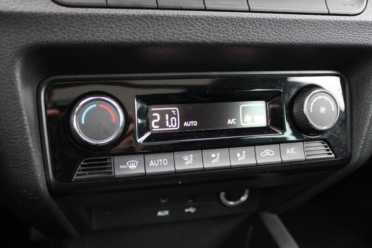 Vehicle Image 28