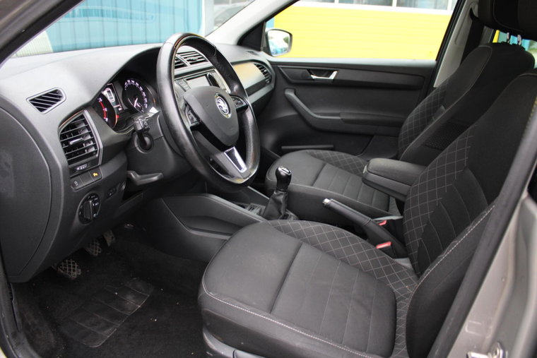 Vehicle Image 7