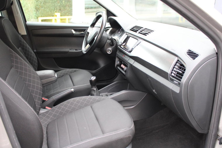 Vehicle Image 8