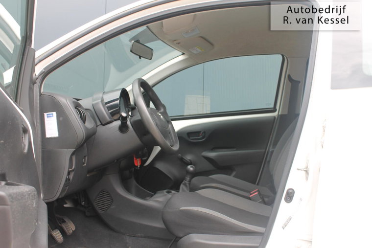 Vehicle Image 12