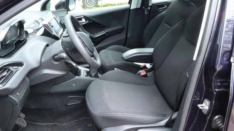 Vehicle Image 16