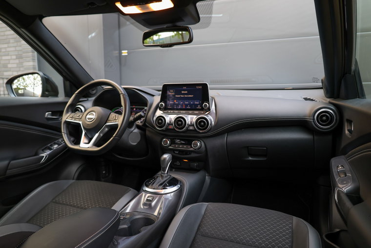 Vehicle Image 21