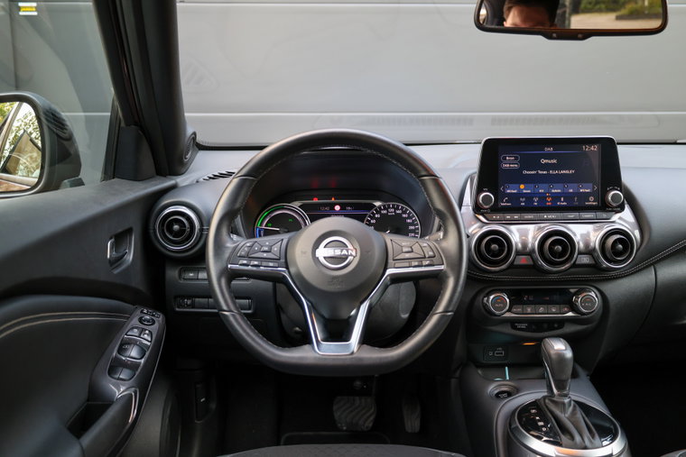 Vehicle Image 25