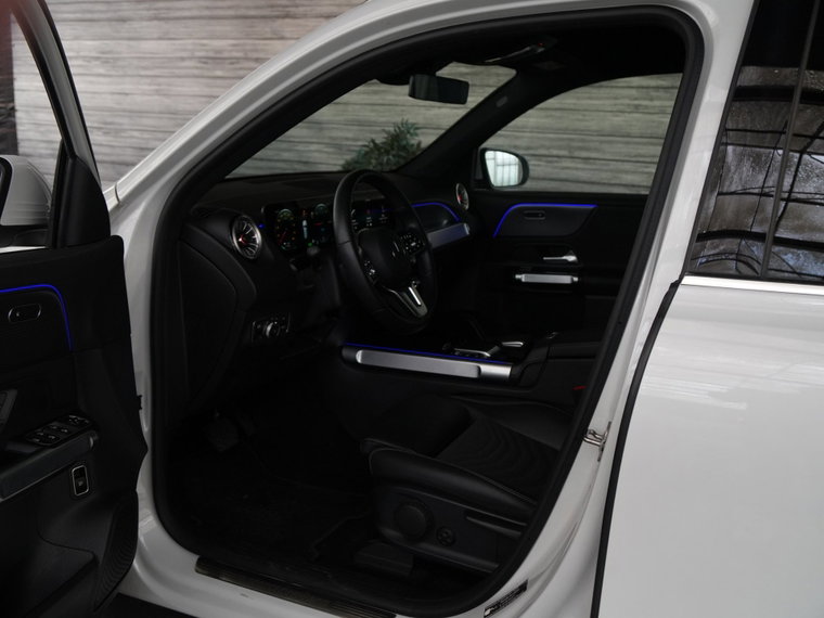 Vehicle Image 28