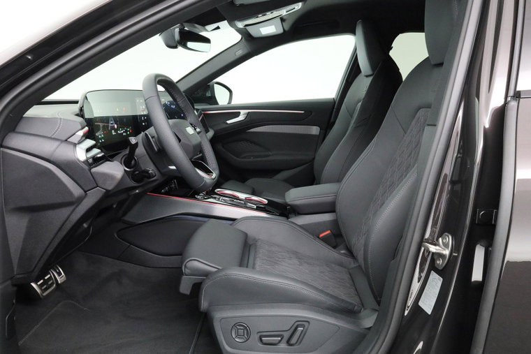 Vehicle Image 26