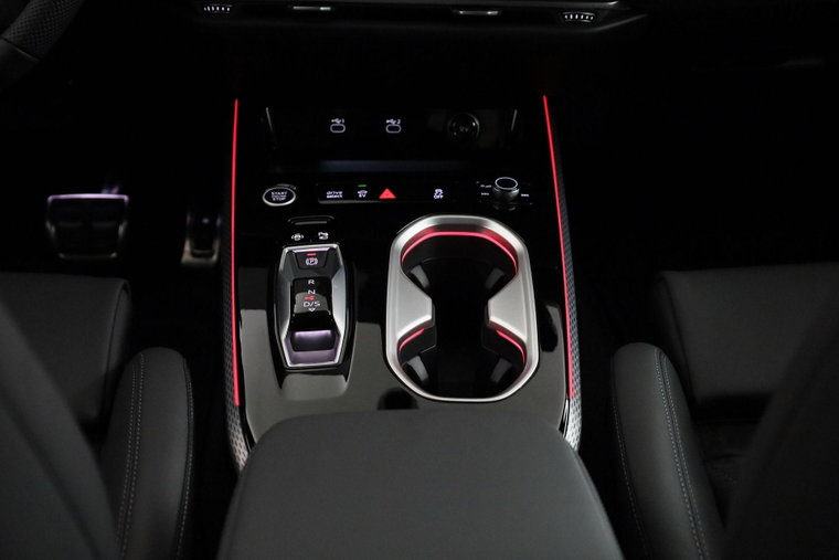 Vehicle Image 32