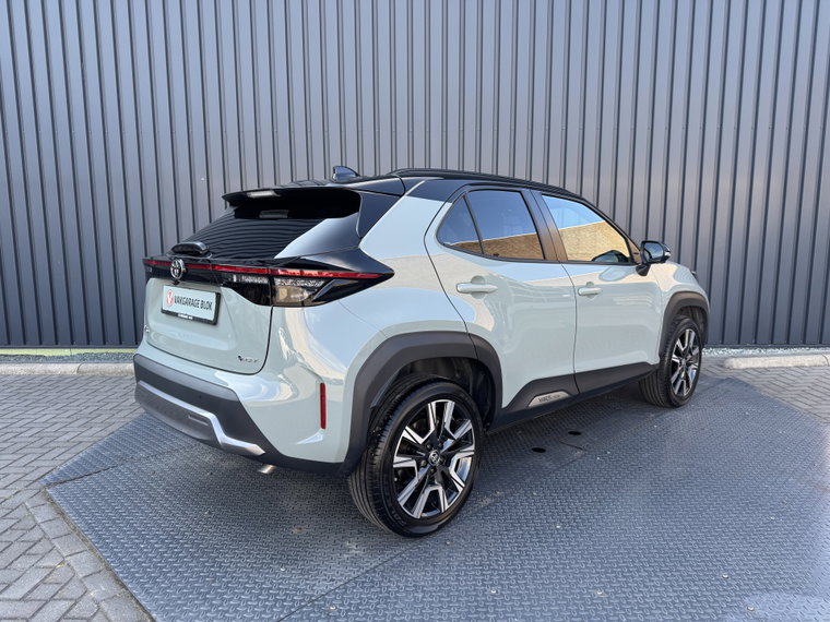 Vehicle Image 6