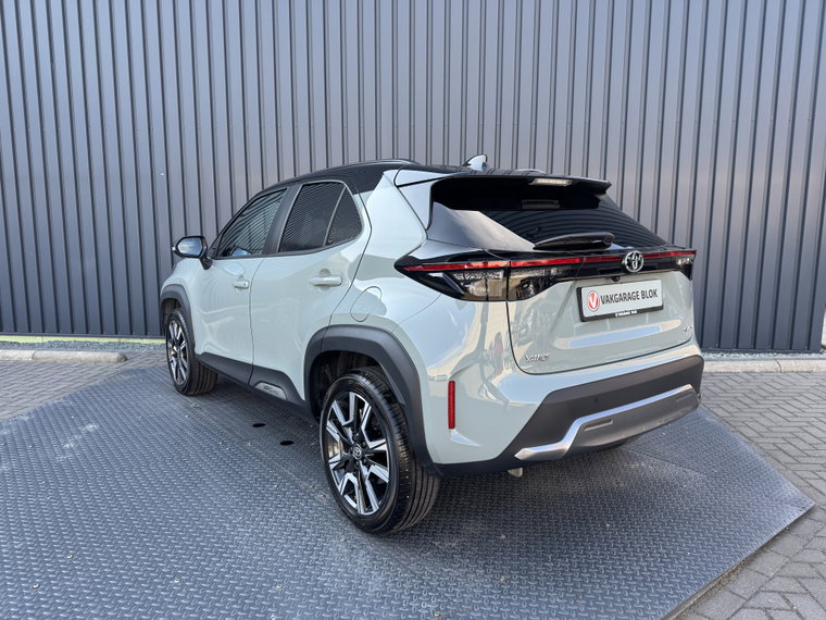 Vehicle Image 9