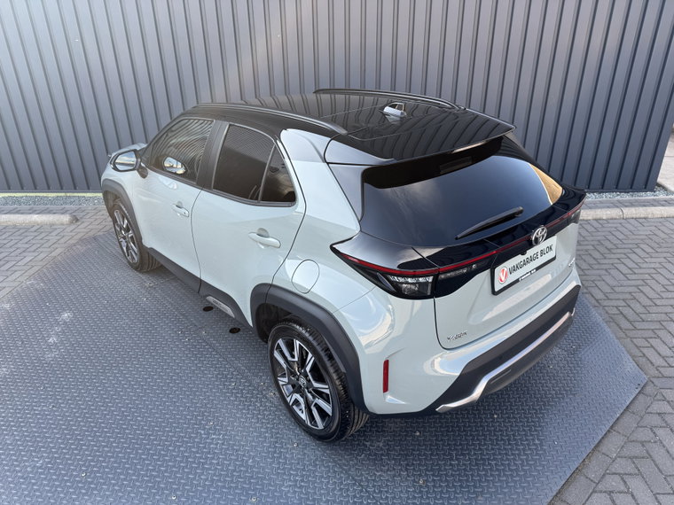 Vehicle Image 10