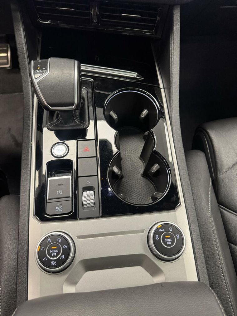 Vehicle Image 32
