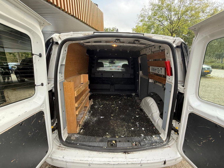 Vehicle Image 16