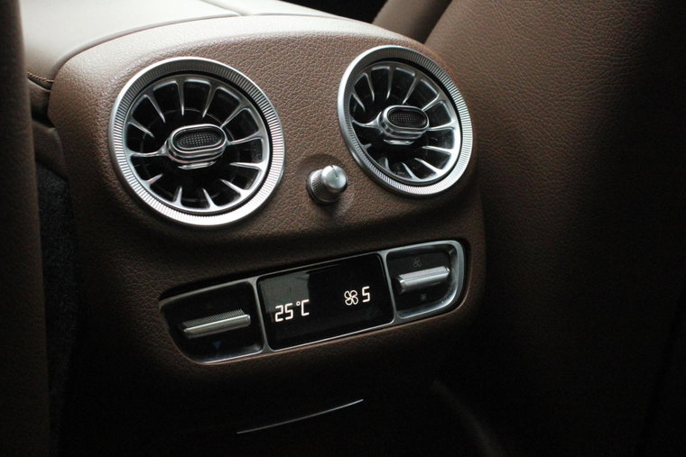 Vehicle Image 27