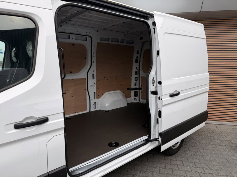 Vehicle Image 33