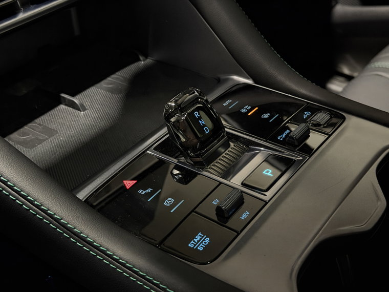 Vehicle Image 24