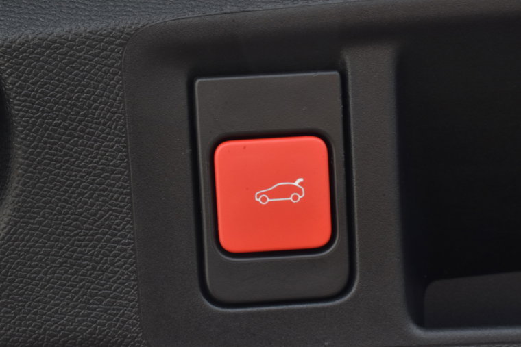 Vehicle Image 25