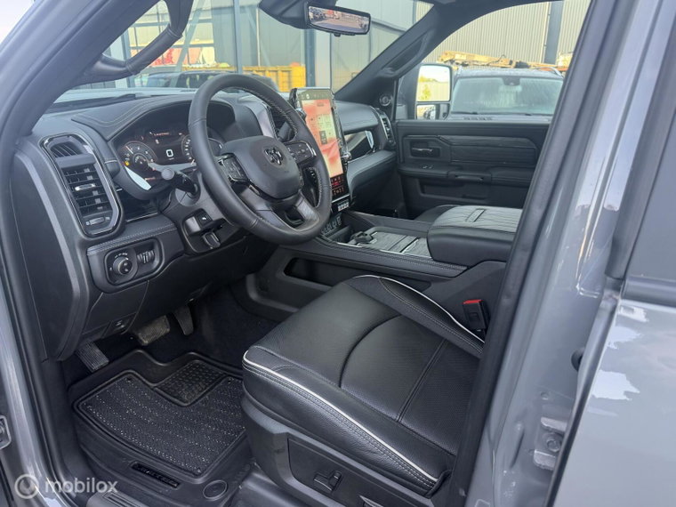 Vehicle Image 17