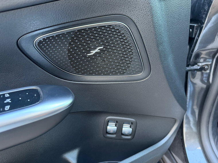 Vehicle Image 35