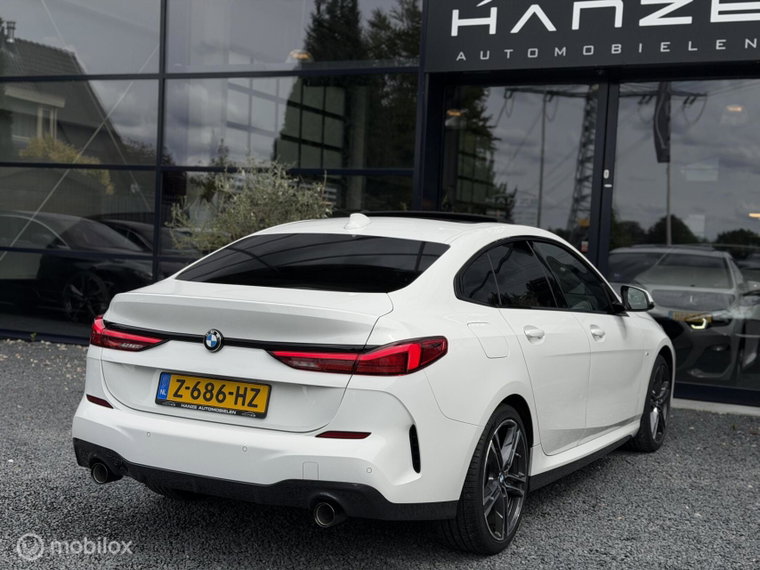 Vehicle Image 32