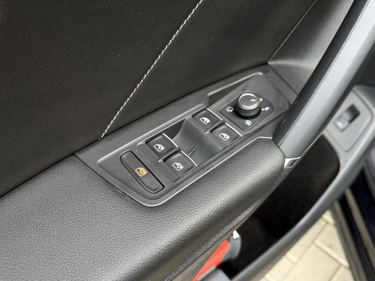 Vehicle Image 38