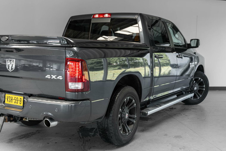 Vehicle Image 35
