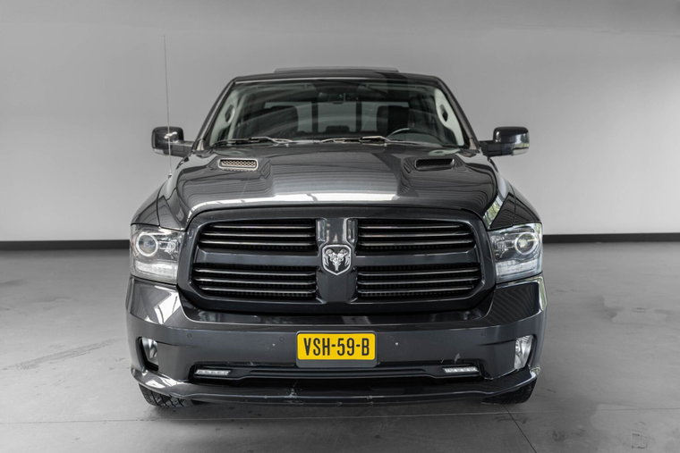 Vehicle Image 6