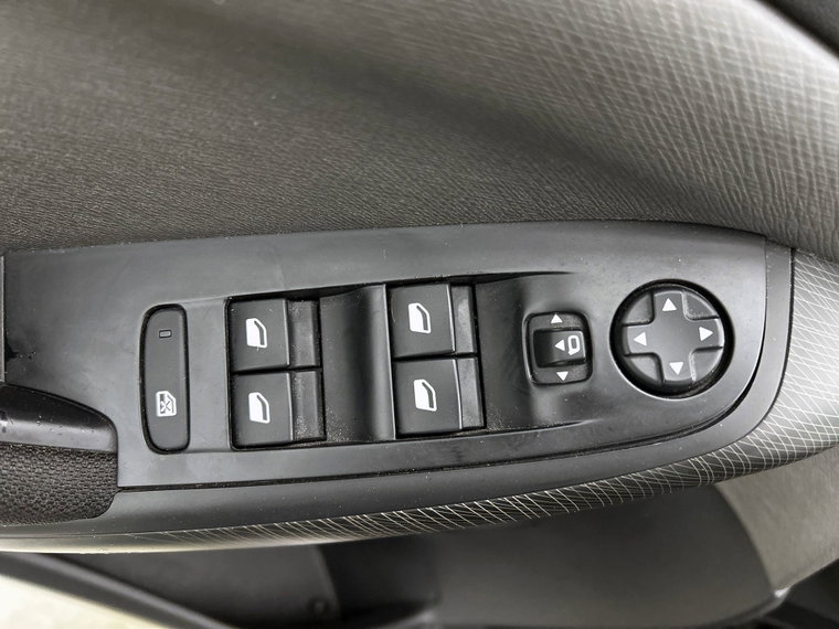 Vehicle Image 32