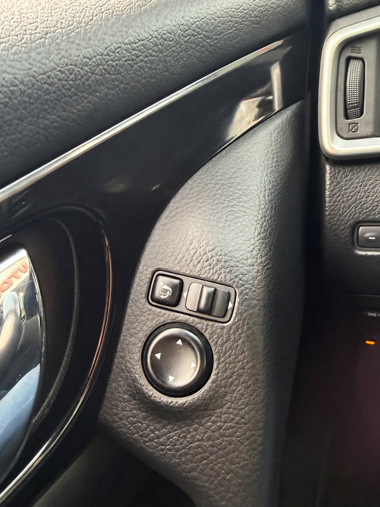 Vehicle Image 38
