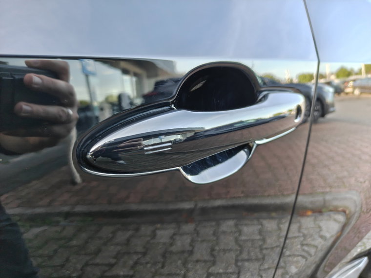 Vehicle Image 32