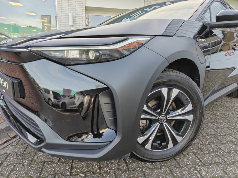 Vehicle Image 6