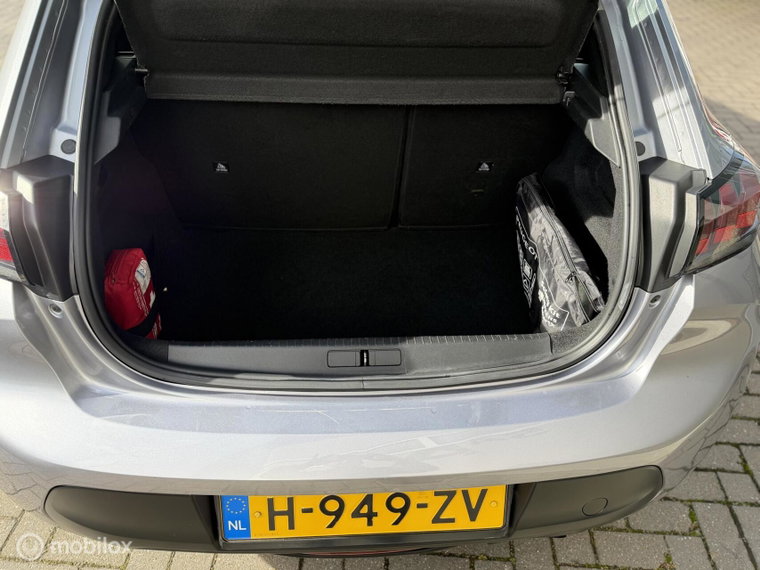 Vehicle Image 25
