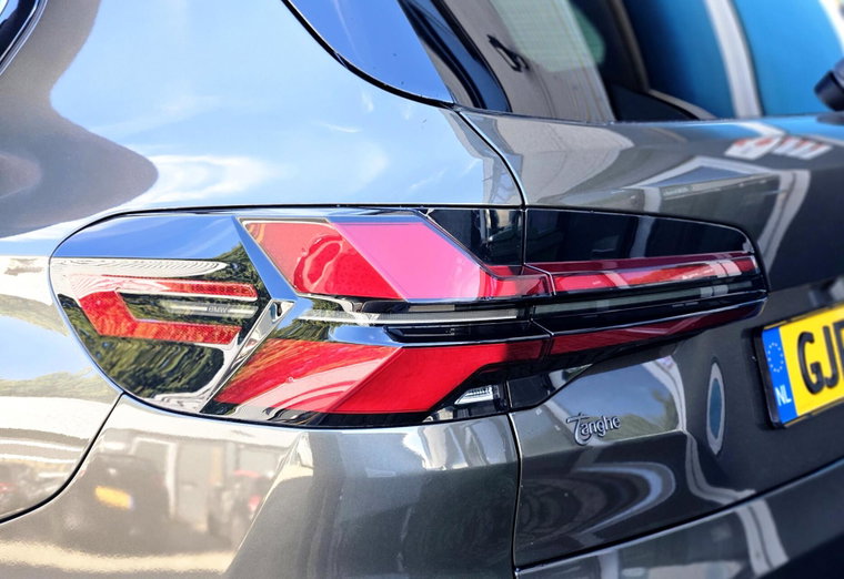 Vehicle Image 12