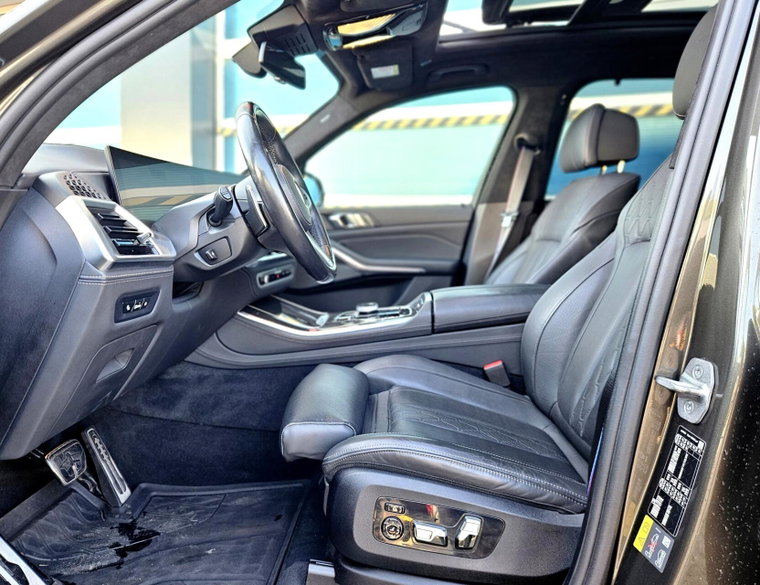 Vehicle Image 32
