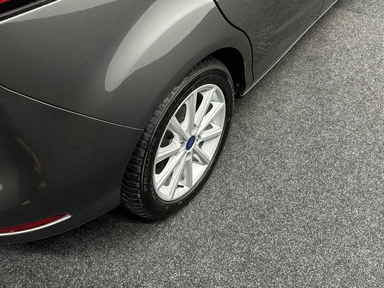 Vehicle Image 13