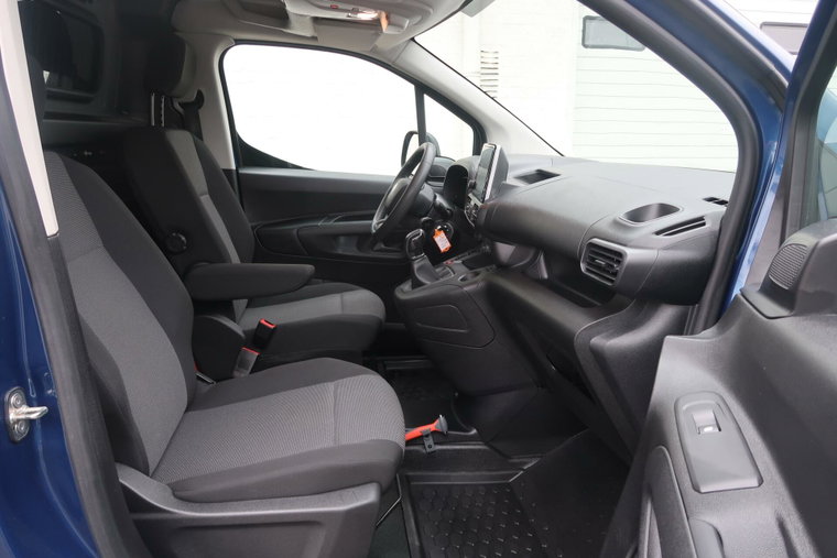 Vehicle Image 25