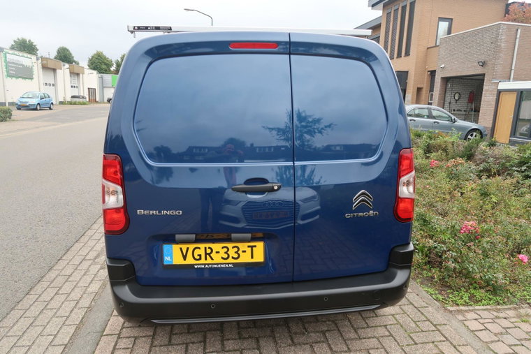 Vehicle Image 32