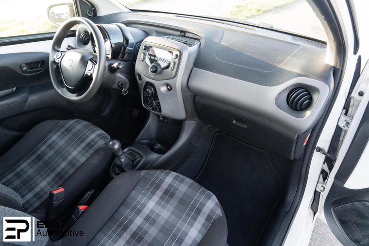 Vehicle Image 15