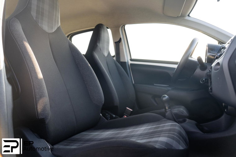 Vehicle Image 16