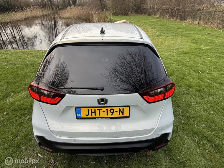 Vehicle Image 32