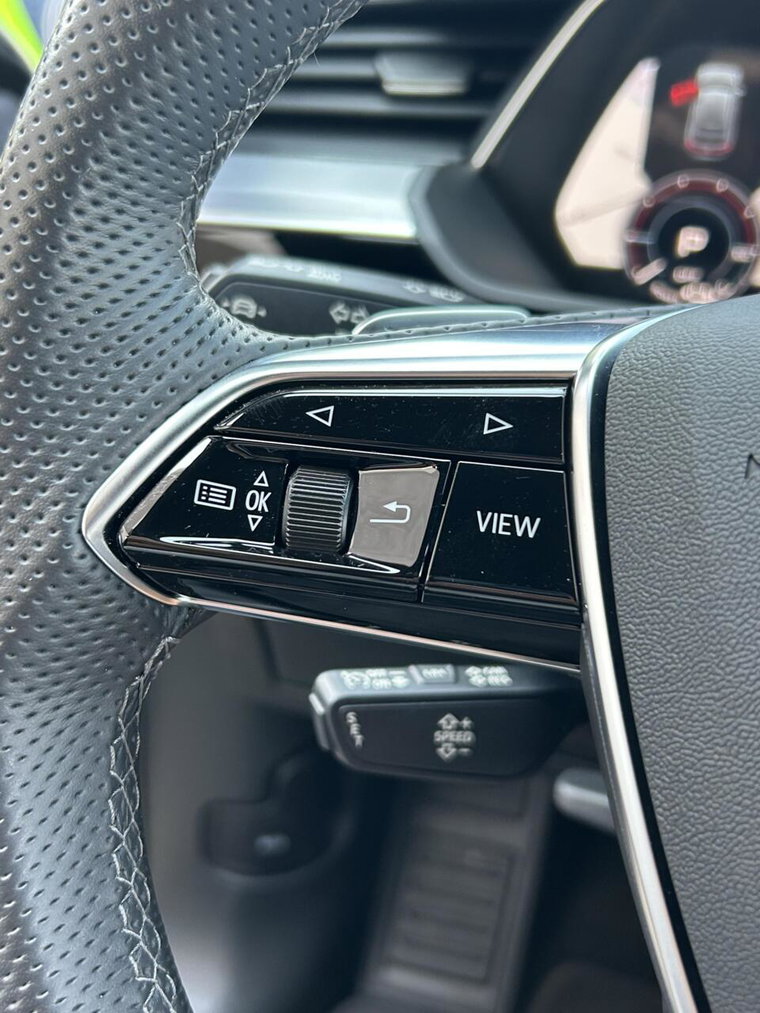 Vehicle Image 32