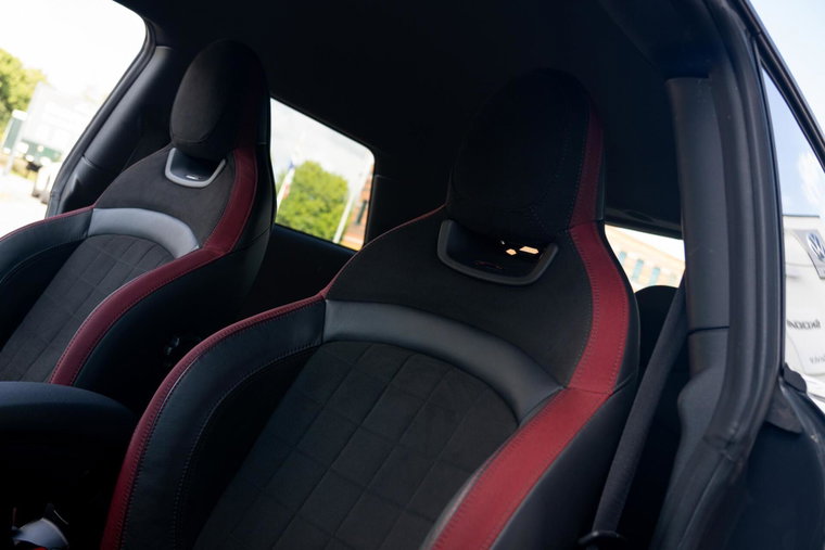 Vehicle Image 16